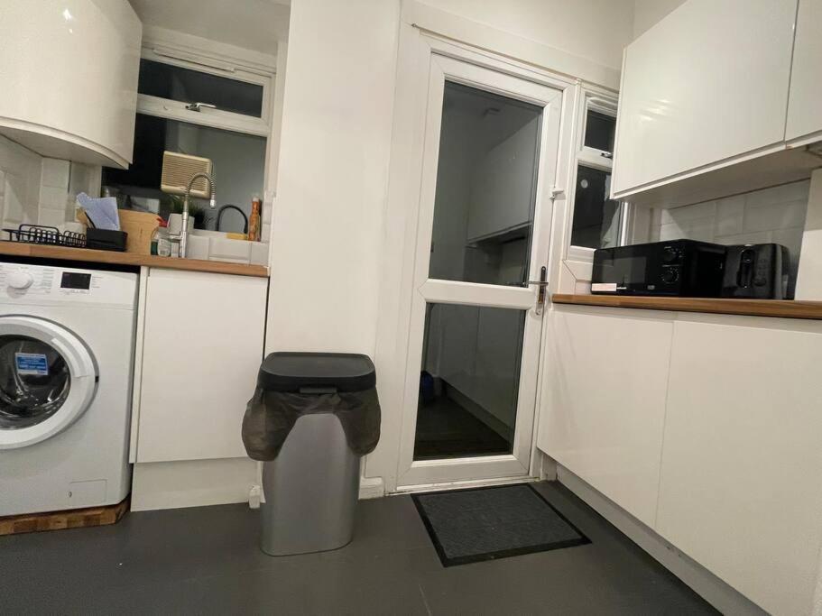 Tooting Lodge London - Cosy 2 Bedroom House With Garden, 5 Mins Walk To Tube Station Londres Exterior foto