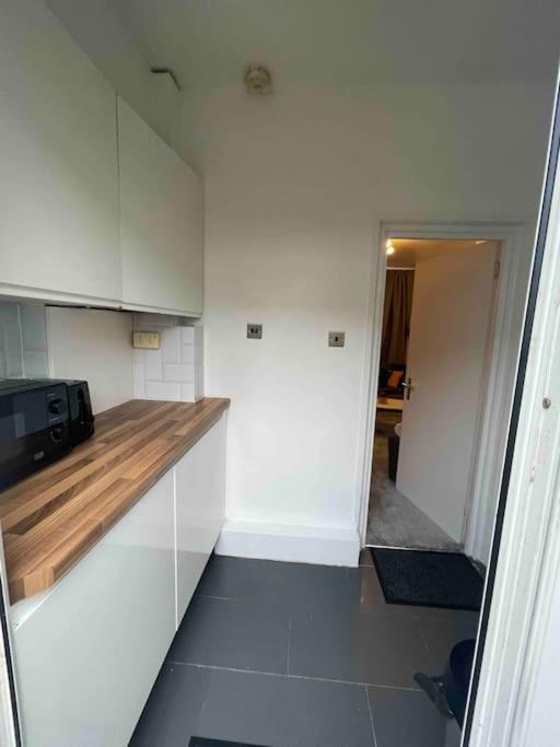 Tooting Lodge London - Cosy 2 Bedroom House With Garden, 5 Mins Walk To Tube Station Londres Exterior foto