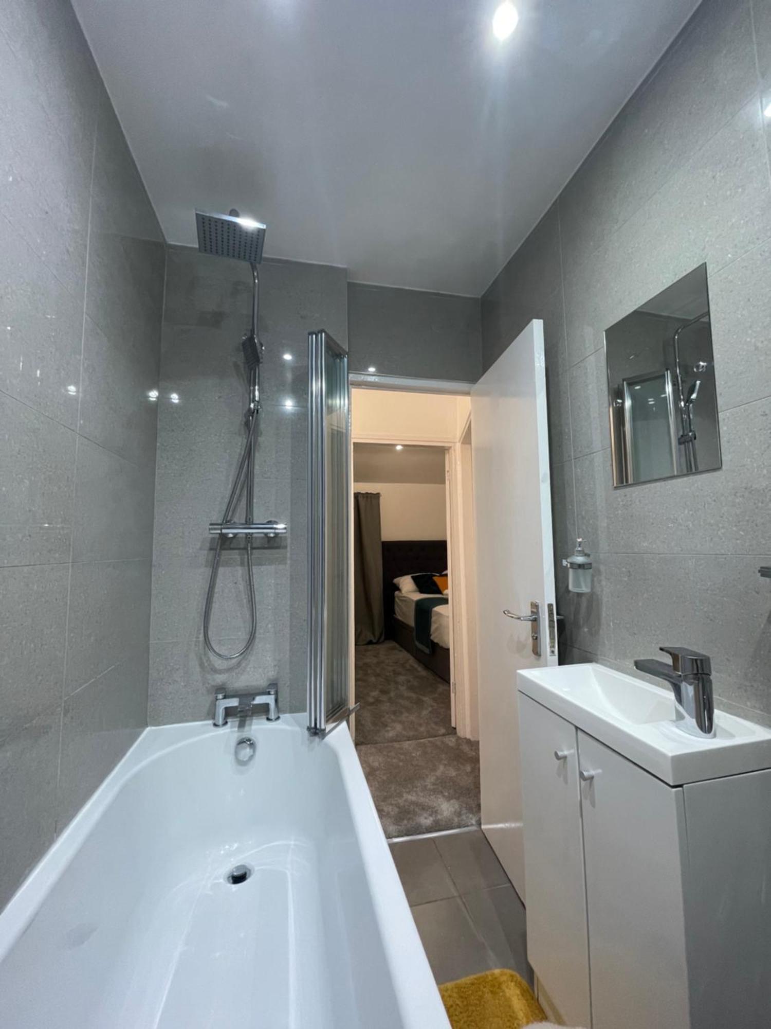 Tooting Lodge London - Cosy 2 Bedroom House With Garden, 5 Mins Walk To Tube Station Londres Exterior foto