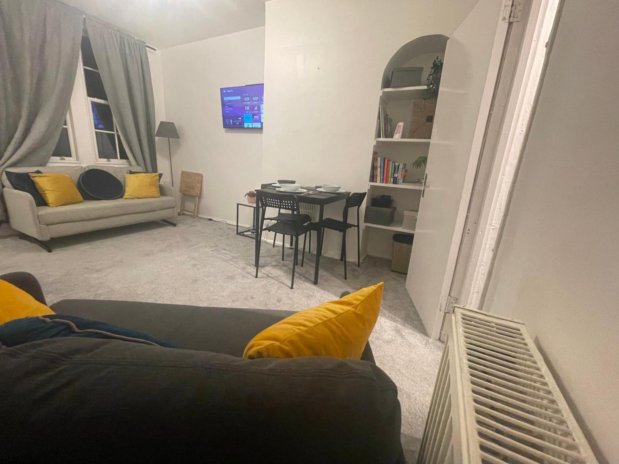 Tooting Lodge London - Cosy 2 Bedroom House With Garden, 5 Mins Walk To Tube Station Londres Exterior foto
